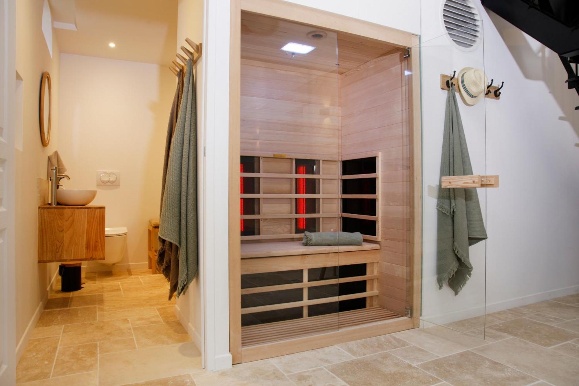 Le Domaine De Soani - Piscine Interieure, Jacuzzis & Sauna Adult Only Saint-Évarzec Dış mekan fotoğraf
